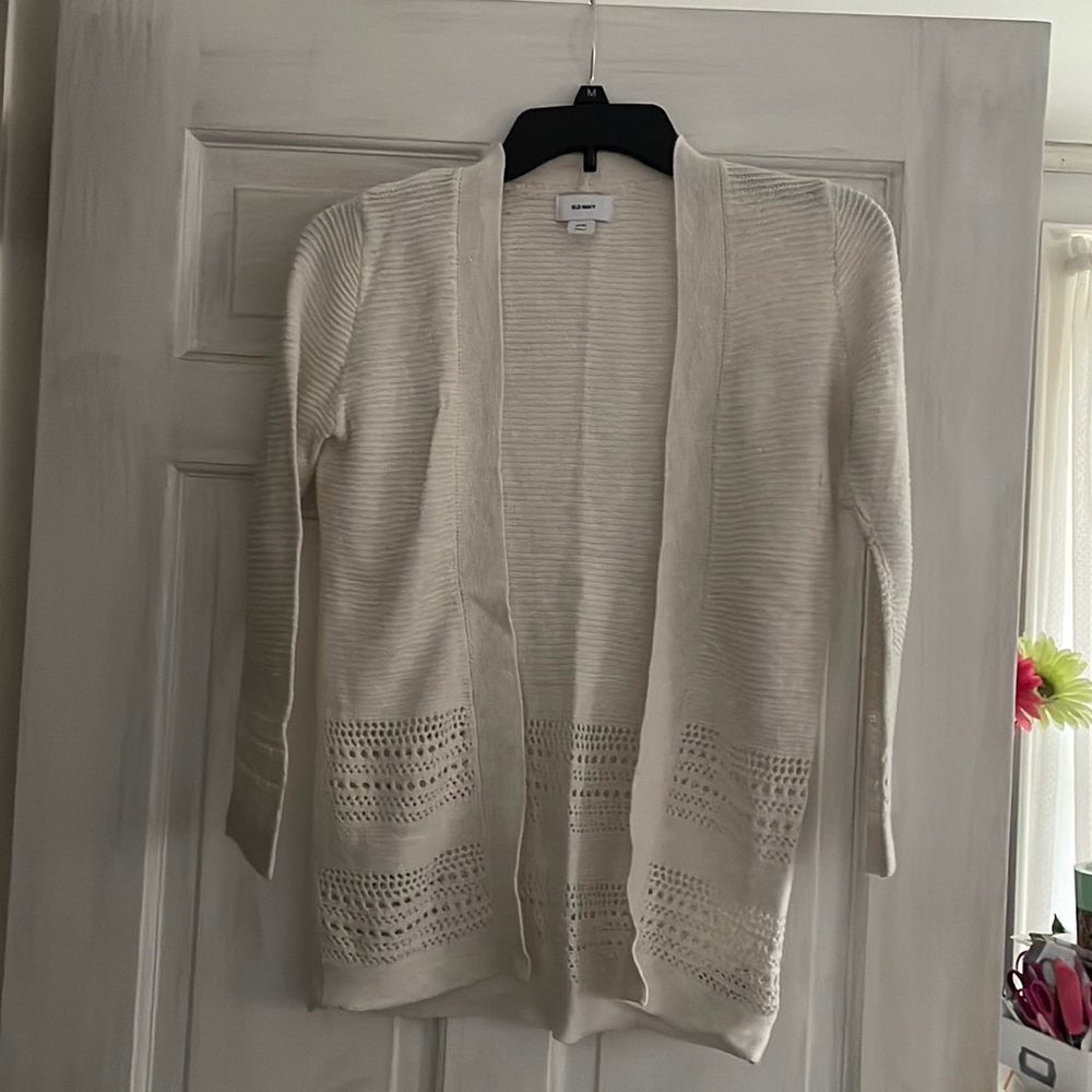 Off white buttonless cardigan